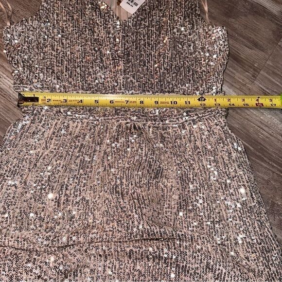 Nwt Women's DRAPER JAMES RSV V-Neck Sequin Dress
by DRAPER JAMES RSVP SZ 8 - Picture 10 of 16